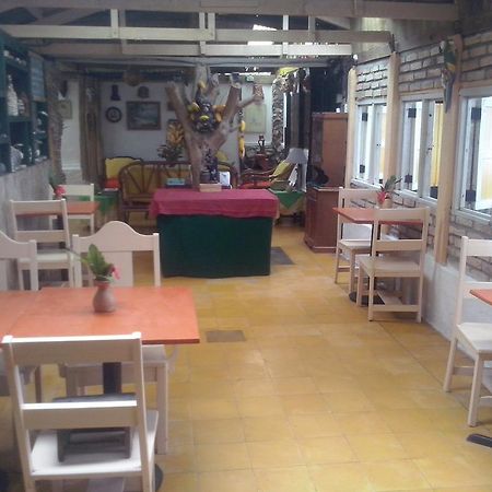 Caribbean Coral Inn Tela Exterior photo